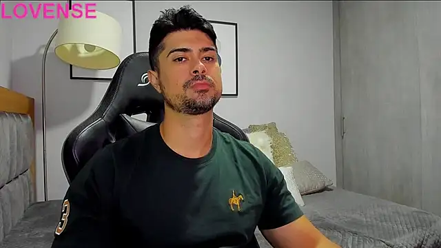 Snapshot of Dante_Storm chatting on 10.03.25 Dante Storm online show from 10.03.25