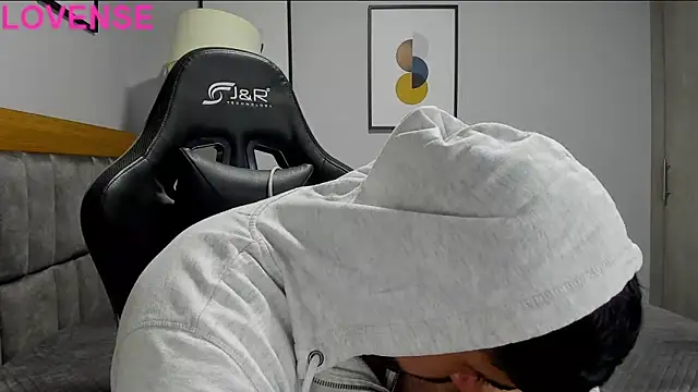 Snapshot of Dante_Storm chatting on 10.04.25 Dante Storm online show from 10.04.25