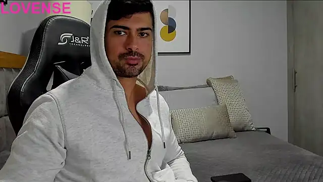 Snapshot of Dante_Storm chatting on 10.06.25 Dante Storm online show from 10.06.25