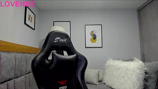 Snapshot of Dante_Storm chatting on 10.15.25 Dante Storm online show from 10.15.25