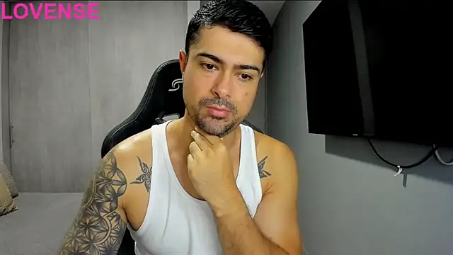 Snapshot of Dante_Storm chatting on 10.20.25 Dante Storm online show from 10.20.25