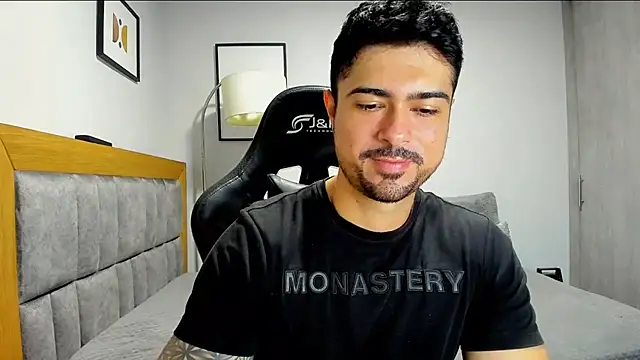 Snapshot of Dante_Storm chatting on 10.22.25 Dante Storm online show from 10.22.25