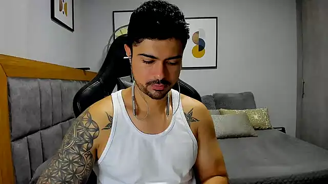 Snapshot of Dante_Storm chatting on 10.23.25 Dante Storm online show from 10.23.25