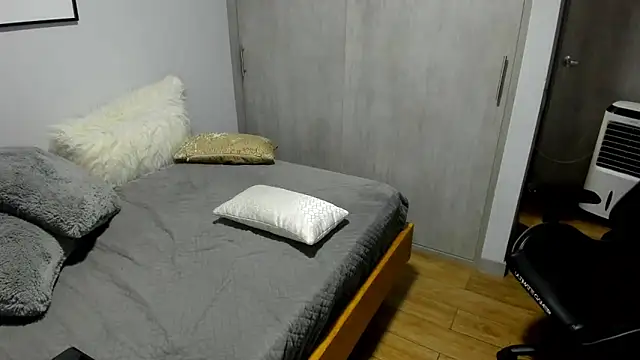 Snapshot of Dante_Storm chatting on 11.01.25 Dante Storm online show from 11.01.25