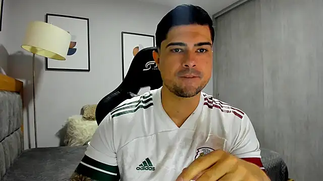 Snapshot of Dante_Storm chatting on 11.11.25 Dante Storm online show from 11.11.25