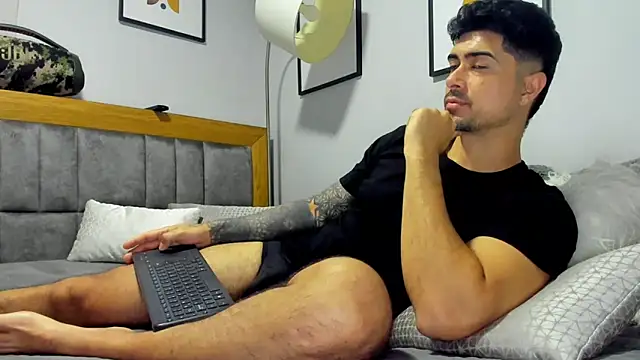 Snapshot of Dante_Storm chatting on 11.13.25 Dante Storm online show from 11.13.25