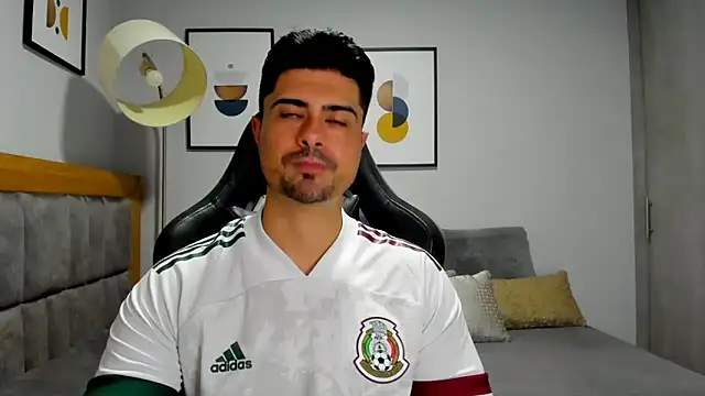 Snapshot of Dante_Storm chatting on 11.25.25 Dante Storm online show from 11.25.25