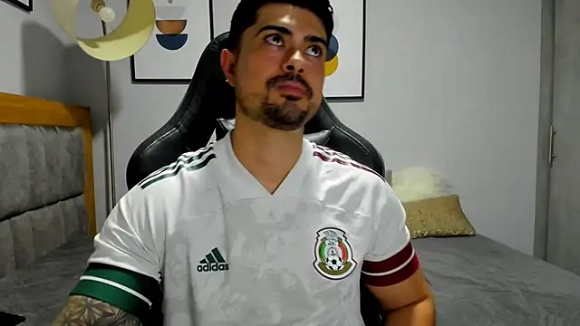 Snapshot of Dante_Storm chatting on 12.04.25 Dante Storm online show from 12.04.25