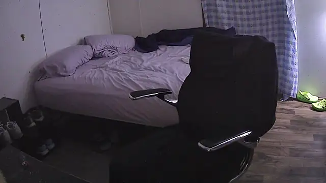 Muffdiver718 online show from 03.21.25