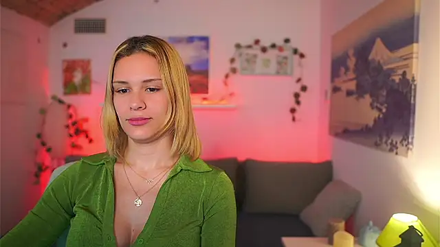 Snapshot of Aria_Blonde chatting on 03.22.25 Aria Blonde online show from 03.22.25