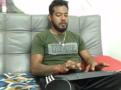 BladeFoxxx1 online show from 09.26.25