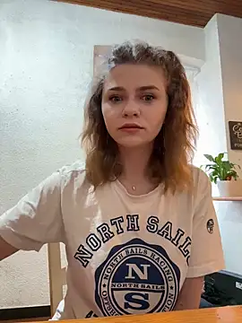 Snapshot of HaleyReedme chatting on 03.17.25 HaleyReedme online show from 03.17.25