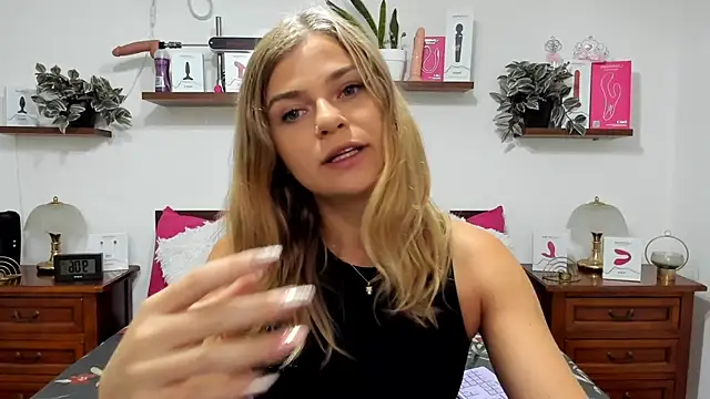 Snapshot of HaleyReedme chatting on 09.15.25 HaleyReedme online show from 09.15.25