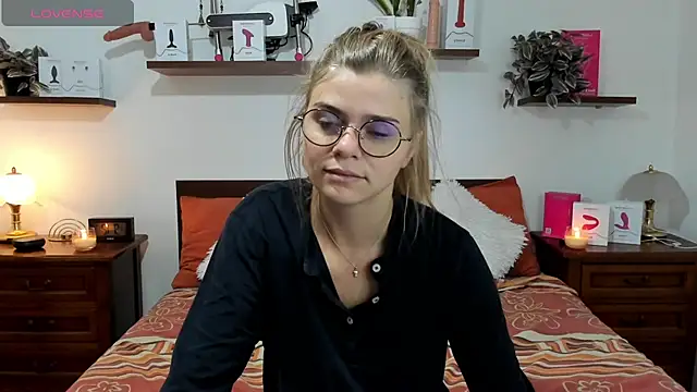 Snapshot of HaleyReedme chatting on 10.06.25 HaleyReedme online show from 10.06.25