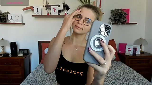 Snapshot of HaleyReedme chatting on 10.09.25 HaleyReedme online show from 10.09.25