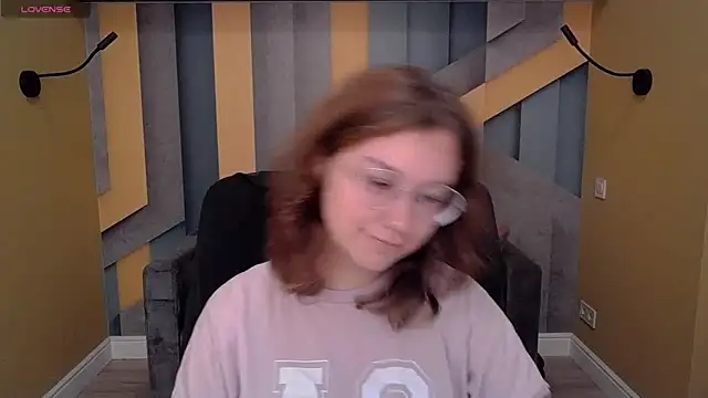 AngelinaLow online show from 11.16.25