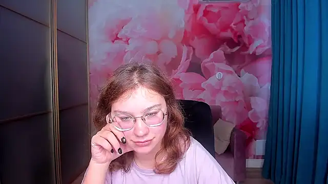 AngelinaLow online show from 11.18.25