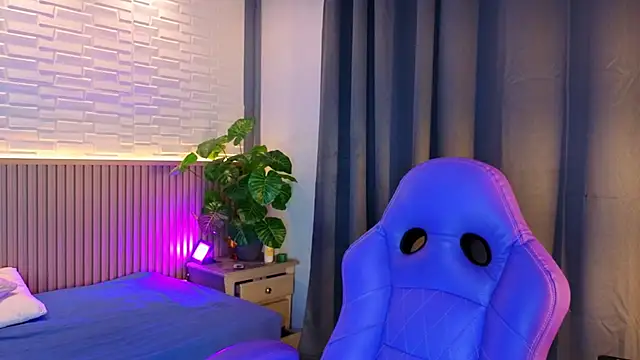 TiffanyWalk online show from 11.08.25