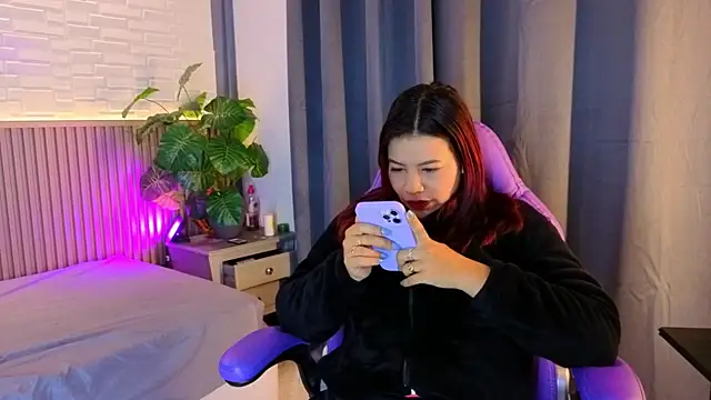 TiffanyWalk online show from 11.29.25