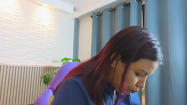 TiffanyWalk online show from 04.08.26