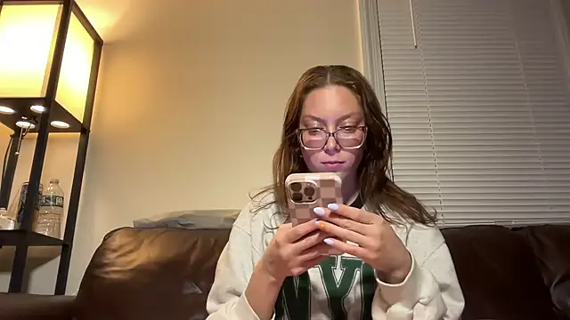 Snapshot of SpaceCowWhore chatting on 03.18.25 SpaceCowWhore online show from 03.18.25