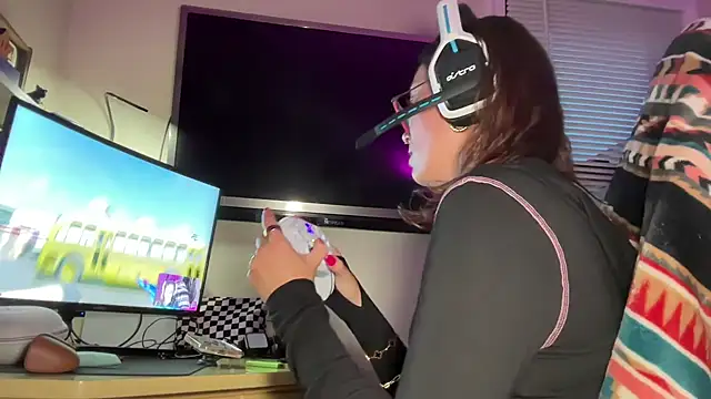 Snapshot of SpaceCowWhore chatting on 09.09.25 SpaceCowWhore online show from 09.09.25