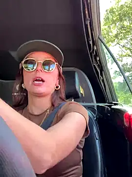 Snapshot of SpaceCowWhore chatting on 09.12.25 SpaceCowWhore online show from 09.12.25