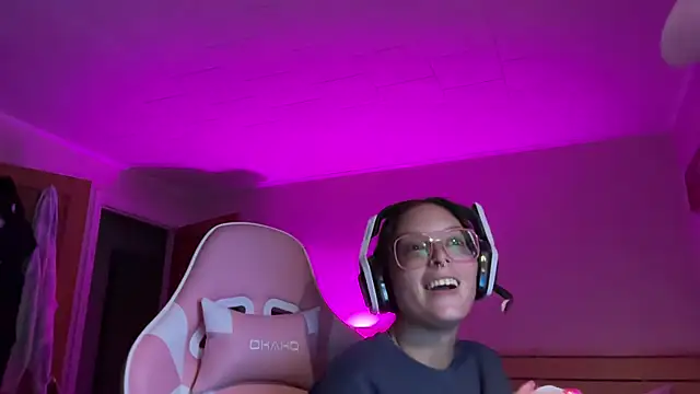 Snapshot of SpaceCowWhore chatting on 09.21.25 SpaceCowWhore online show from 09.21.25