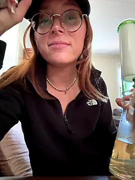 Snapshot of SpaceCowWhore chatting on 10.09.25 SpaceCowWhore online show from 10.09.25