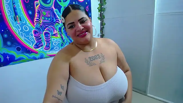 latina bigboos25 online show from 12.17.25