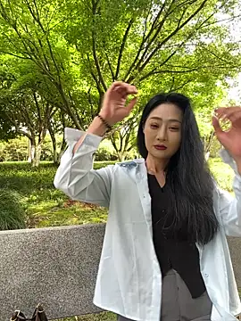 linger-23 online show from 04.10.26