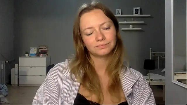 MillieShow online show from 12.22.25