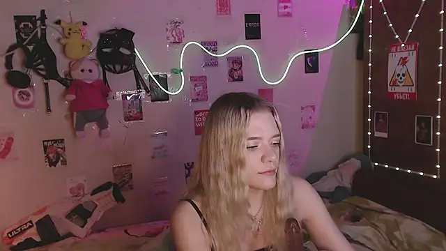 Snapshot of Your_Horny_Friends chatting on 11.03.25 Your Horny Friends online show from 11.03.25