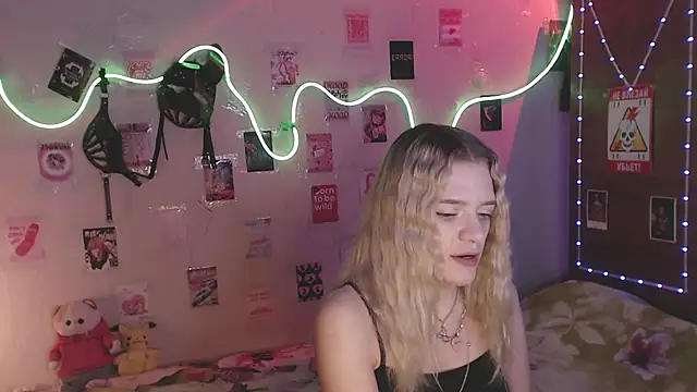 Snapshot of Your_Horny_Friends chatting on 11.05.25 Your Horny Friends online show from 11.05.25