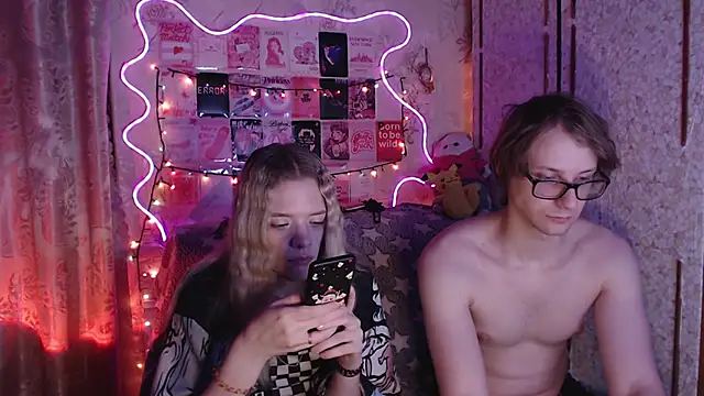 Snapshot of Your_Horny_Friends chatting on 11.22.25 Your Horny Friends online show from 11.22.25