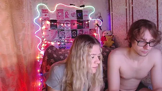 Snapshot of Your_Horny_Friends chatting on 11.25.25 Your Horny Friends online show from 11.25.25