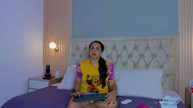 Snapshot of Hera_goddesss chatting on 10.04.25 Hera goddesss online show from 10.04.25
