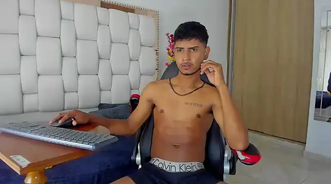 Snapshot of FelipeBrais chatting on 03.14.25 FelipeBrais online show from 03.14.25