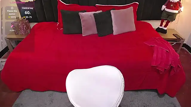 Snapshot of ailyn_maury chatting on 12.19.25 ailyn maury online show from 12.19.25