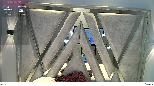 Alice 26  online show from 11.18.25