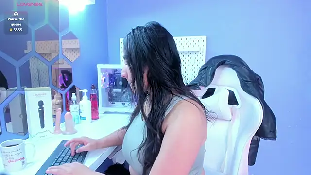 Alice 26  online show from 12.03.25