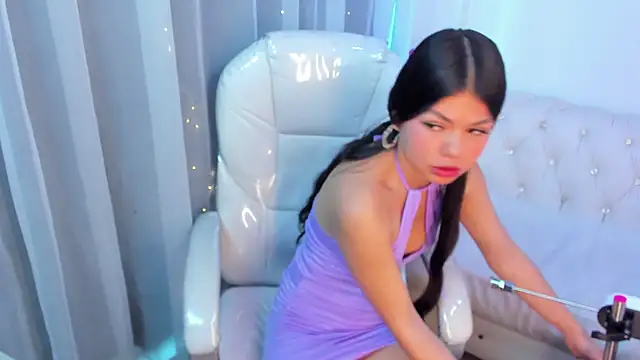 Pretty Johnson  online show from 10.16.25