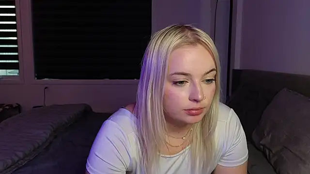 margot robbie7 online show from 10.08.25