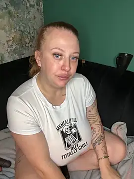 Snapshot of XxXMistyXxX chatting on 09.29.25 XxXMistyXxX online show from 09.29.25