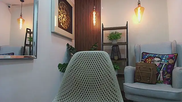 Coral Lise online show from 09.18.25