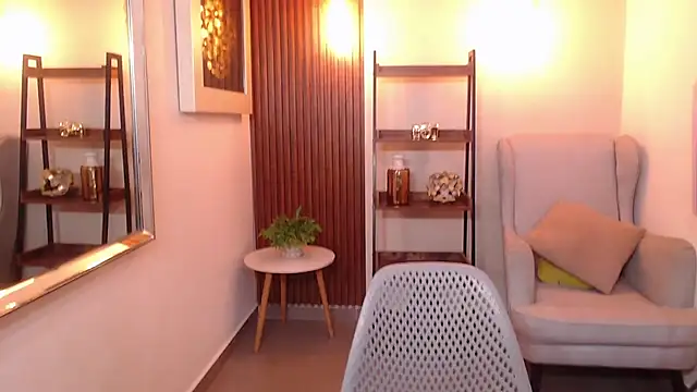 Coral Lise online show from 11.25.25