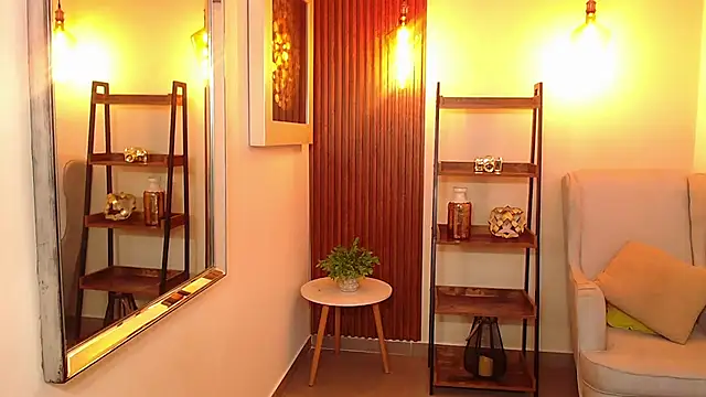 Coral Lise online show from 11.27.25