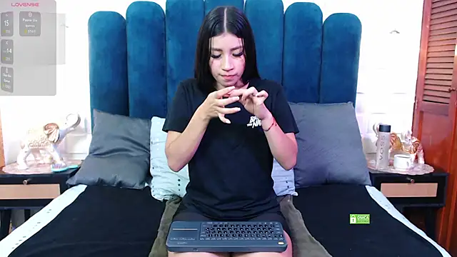 Lili Opal online show from 10.16.25