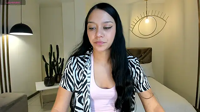 AmaliaCrus online show from 10.20.25