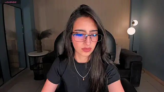 LarisaSmirnov online show from 10.18.25